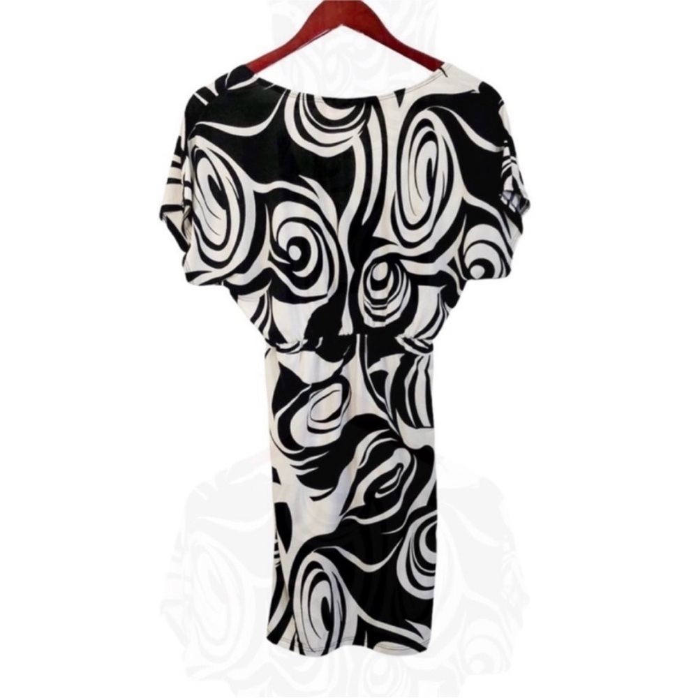 Y2K Black White Abstract Swirl V-Neck Empire Waist Short Sleeve Mini Dress - Picture 6 of 11